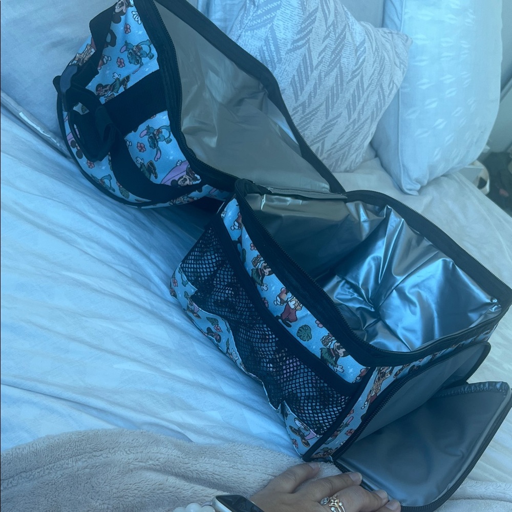 Disney Stitch, Goofy, Minnie & Mickey Mouse in Aloha Hawaii Cooler Bag - Picture 4 of 7
